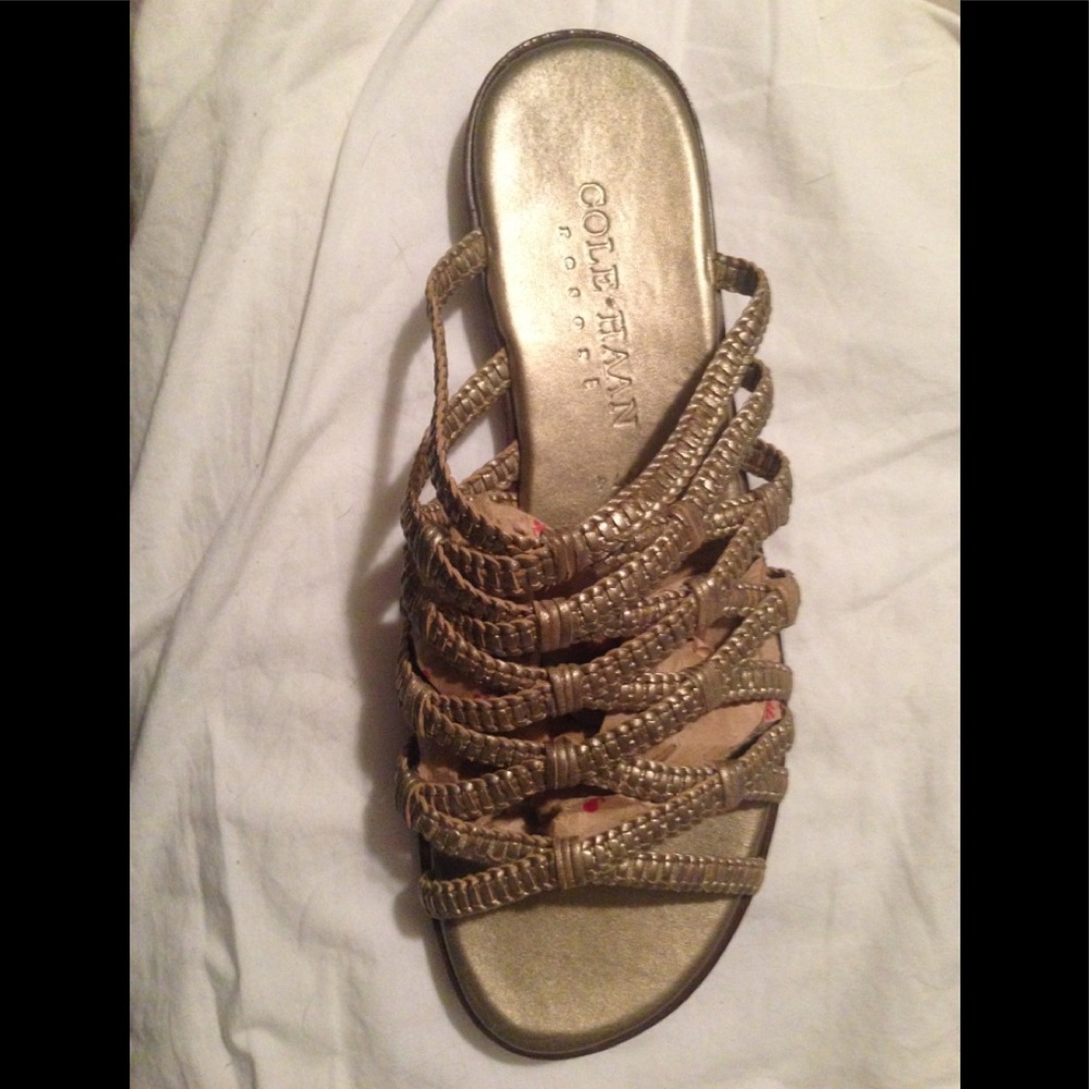 COLE HAAN ---- resort sandals 7  1/2B